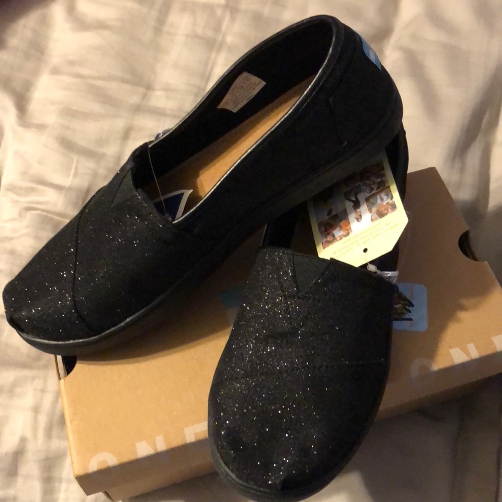 NEVER WORN. Black Glitter Toms(YOUTH)
